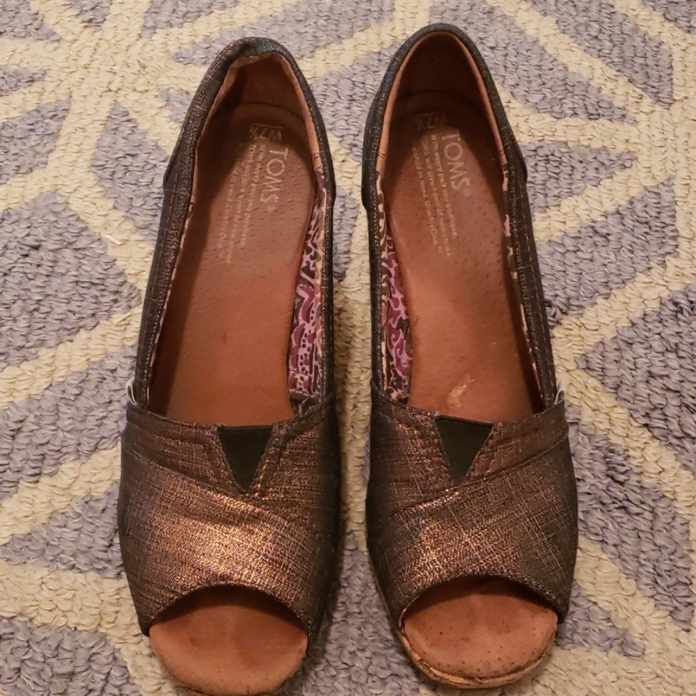 Tom's Calypso Peep Toe Canvas Metallic Wedge